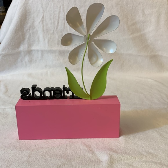 Maggie Lindley - my soul’s window “friends” sign with white daisy - Picture 3 of 9